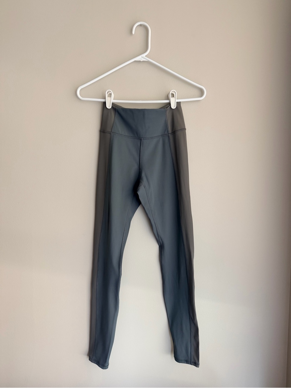 Hollister Gilly Hicks High-Waist Blue Gray Athletic Leggings